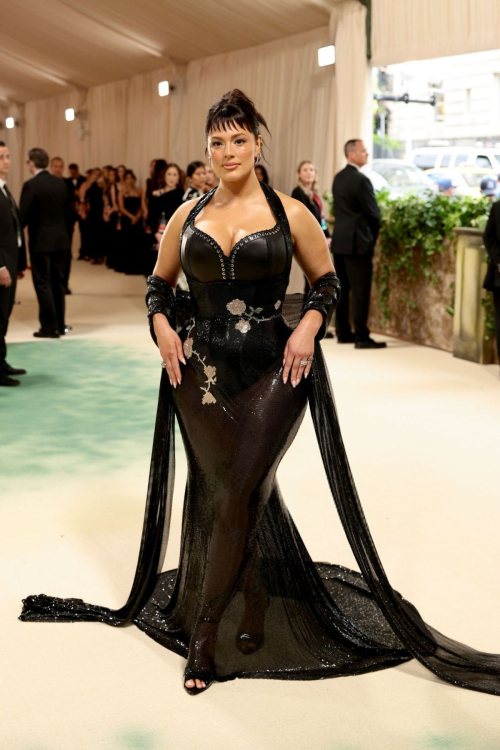 Ashley Graham at Met Gala Celebrating Sleeping Beauties in New York 4