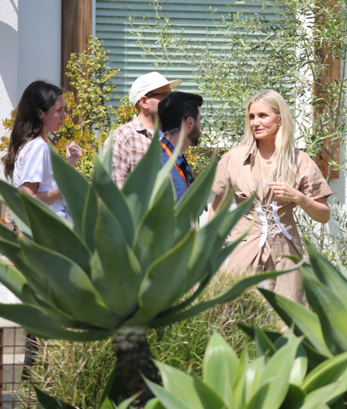 Cameron Diaz on Set of Apple’s Outcome in Los Angeles 4