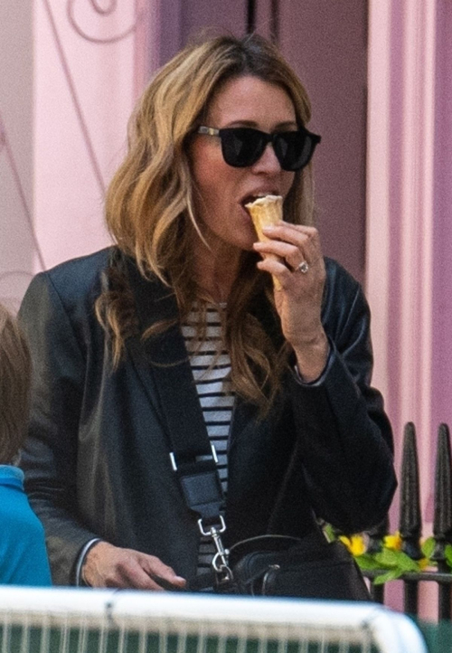 Cat Deeley Ice Cream Primrose Hill 1