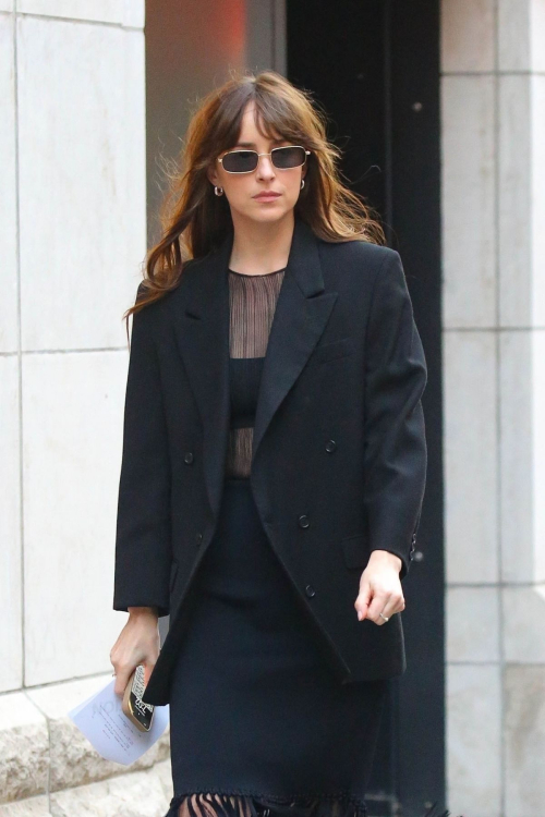 Dakota Johnson Arrives on Set of Materialists in New York 5