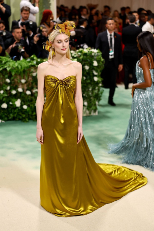 Elizabeth Debicki at Met Gala Celebrating Sleeping Beauties in New York