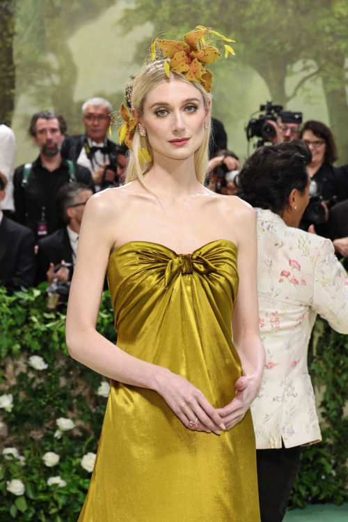 Elizabeth Debicki at Met Gala Celebrating Sleeping Beauties in New York 2