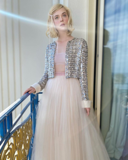 Elle Fanning L