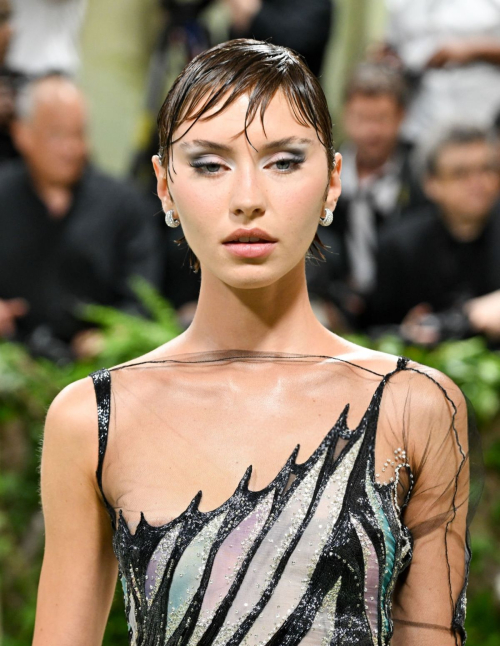 Iris Law at Met Gala Celebrating Sleeping Beauties Reawakening Fashion New York 6