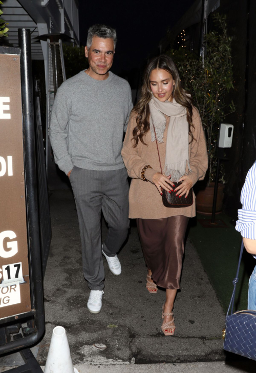 Jessica Alba and Cash Warren Celebrate 16th Wedding Anniversary in Los Angeles 3