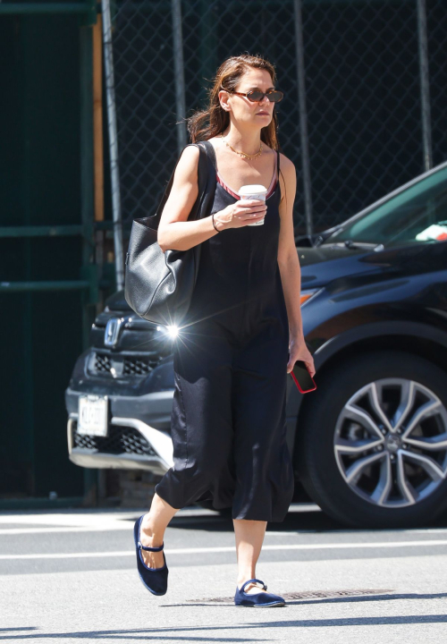 Katie Holmes Out for Coffee in New York 2