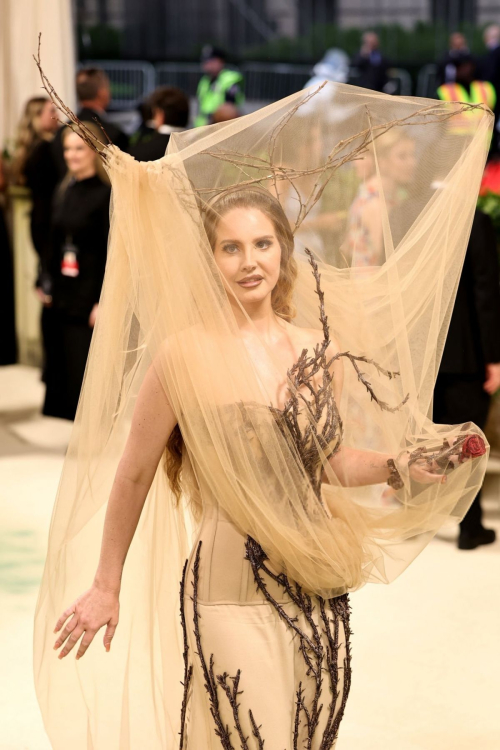 Lana Del Rey Met Gala Celebrating Sleeping Beauties Reawakening Fashion New York 1