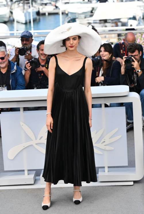 Margaret Qualley at Kinds of Kindness Photocall at 77th Cannes Film Festival 3