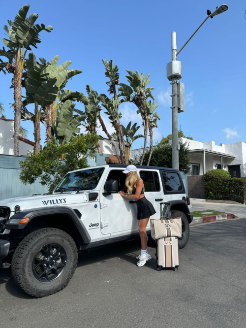 Molly Smith and Friends Show Off Personalized Luggage by Lily and Bean 4