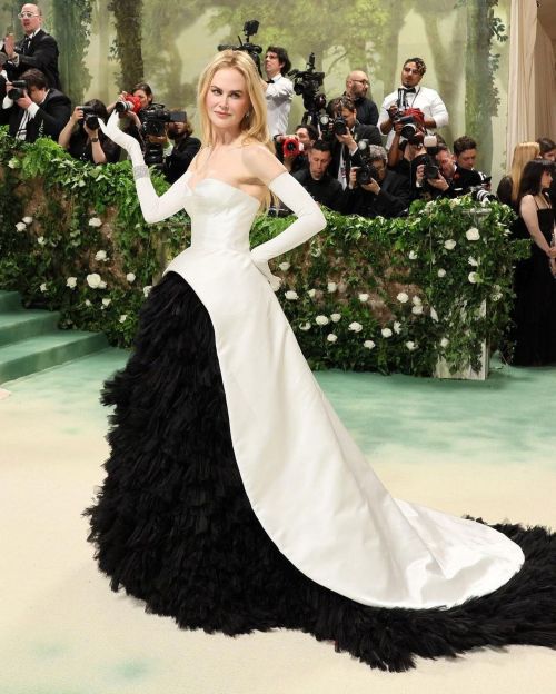 Nicole Kidman spotted in Balenciaga black and white gown at Met Gala 2024 2