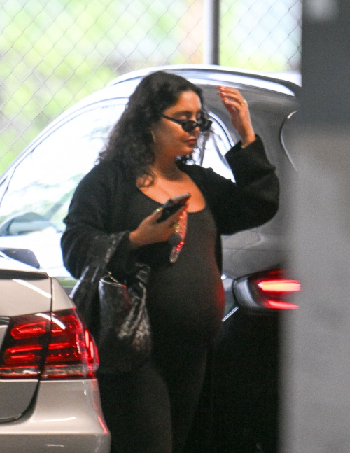 Pregnant Vanessa Hudgens Shopping at Art Supply Store in Los Angeles 5