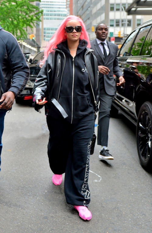 Rihanna Debuts New Pink Hair in New York 2