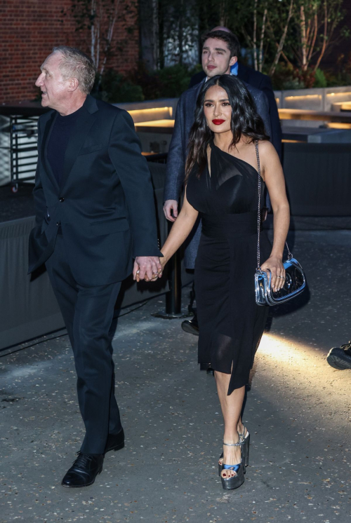 Salma Hayek at Gucci Cruise 2025 Fashion Show at Tate Modern in London 4