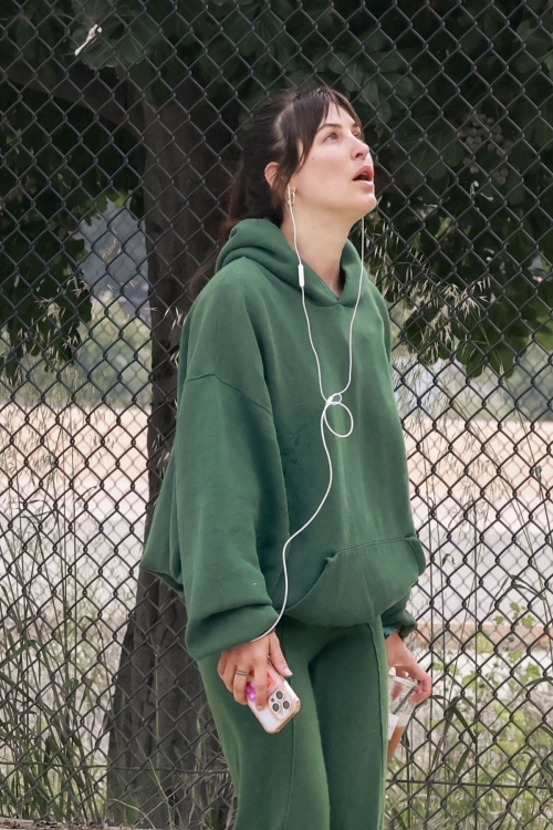 Scout Willis Out with Her Dog at Silver Lake Reservoir 1