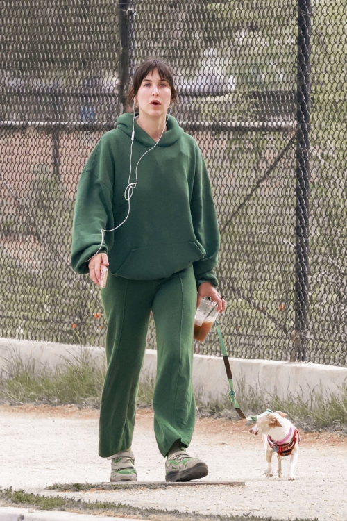 Scout Willis Out with Her Dog at Silver Lake Reservoir 2