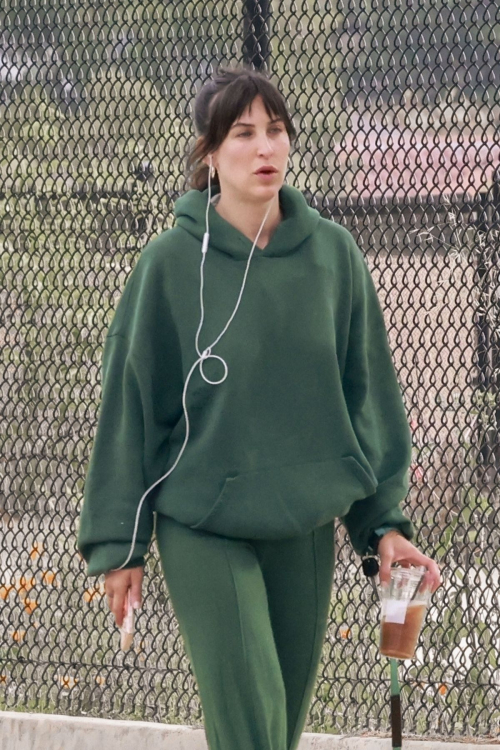 Scout Willis Out with Her Dog at Silver Lake Reservoir 3