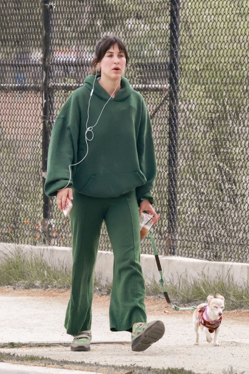 Scout Willis Out with Her Dog at Silver Lake Reservoir 5