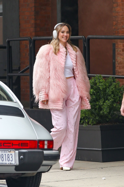 Suki Waterhouse Filming in New York 2