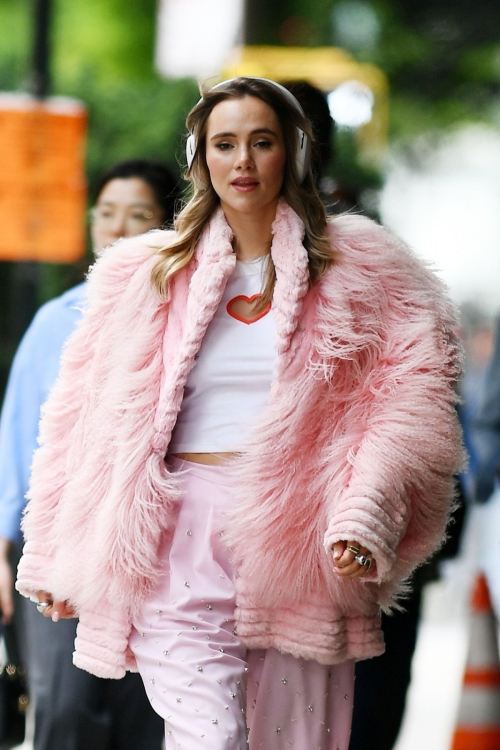 Suki Waterhouse Filming in New York 4