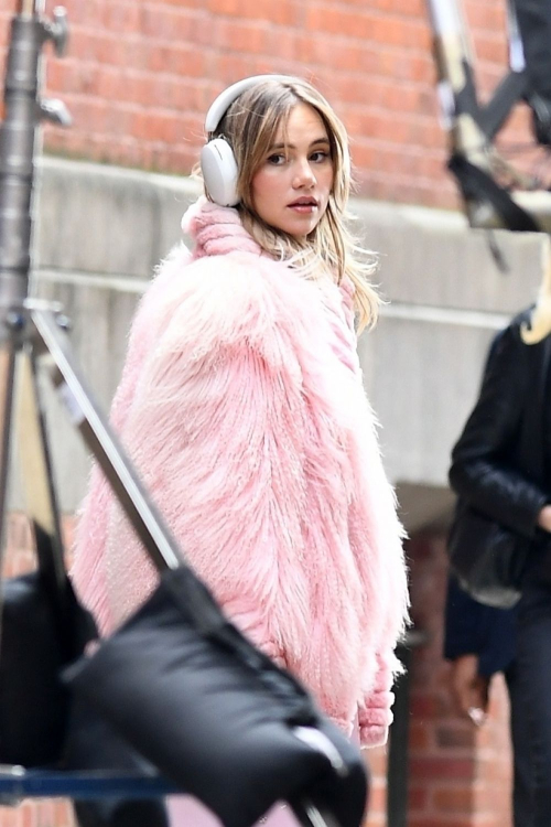 Suki Waterhouse Filming in New York 5