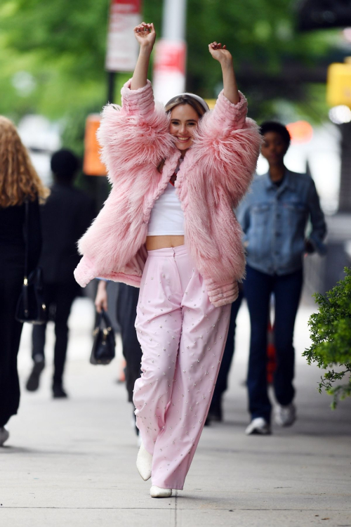 Suki Waterhouse Filming in New York 7