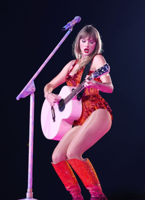 Taylor Swift Performs The Eras Tour Paris 3