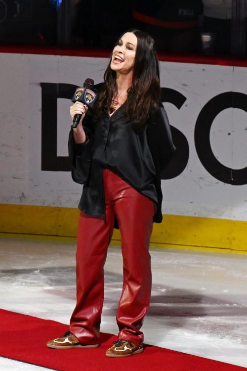 Alanis Morissette Performs Canadian and US National Anthems 2024 Stanley Cup Finals Sunrise 3