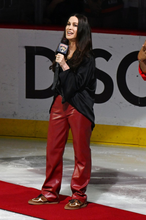 Alanis Morissette Performs Canadian and US National Anthems 2024 Stanley Cup Finals Sunrise 5