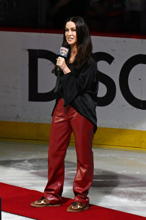 Alanis Morissette Performs Canadian and US National Anthems 2024 Stanley Cup Finals Sunrise 6