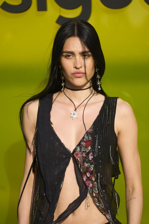 Amelia Hamlin at Desigual Fashion Show Photocall Barcelona 4