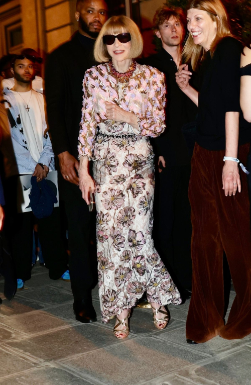 Anna Wintour Arrives at Vogue World After-party in Paris 5