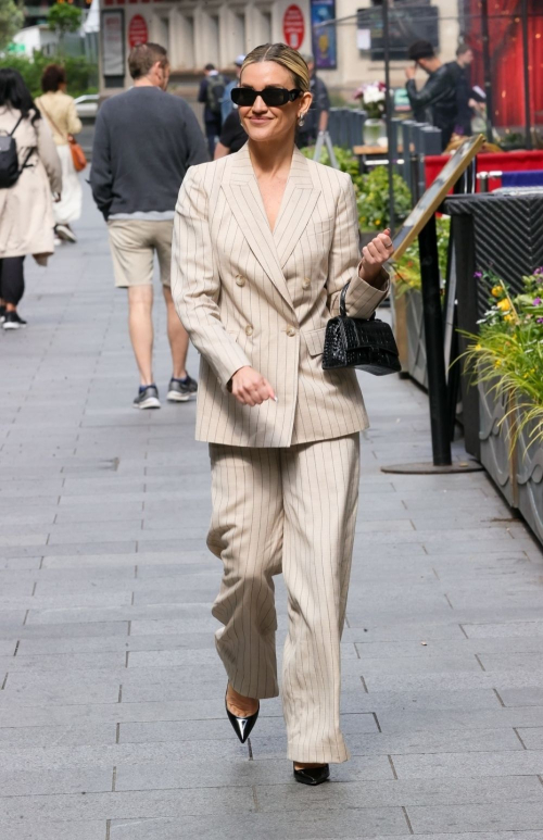 Ashley Roberts Arrives at Heart Radio in London 5