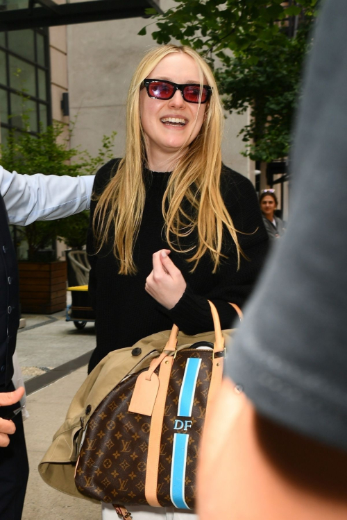 Dakota Fanning Heading to Today Show in New York 4