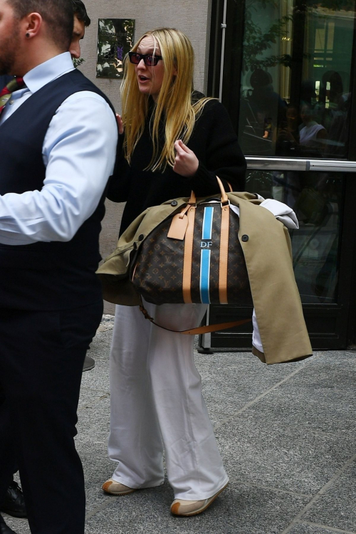 Dakota Fanning Heading to Today Show in New York 5