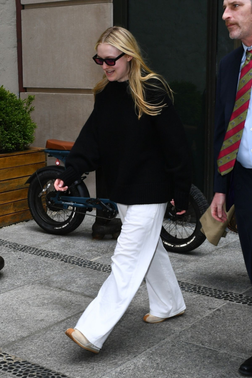 Dakota Fanning Heading to Today Show in New York 6