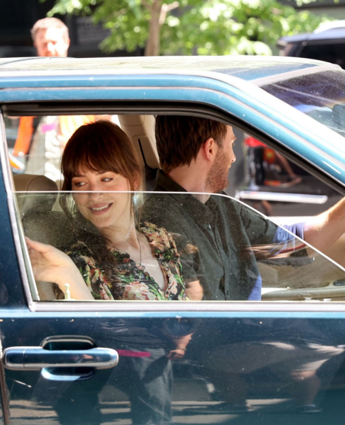 Dakota Johnson on the Set of The Materialists in New York 4