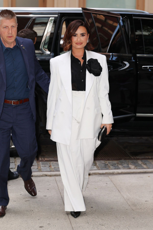 Demi Lovato Arrives at Vogue Dinner Party in New York 1