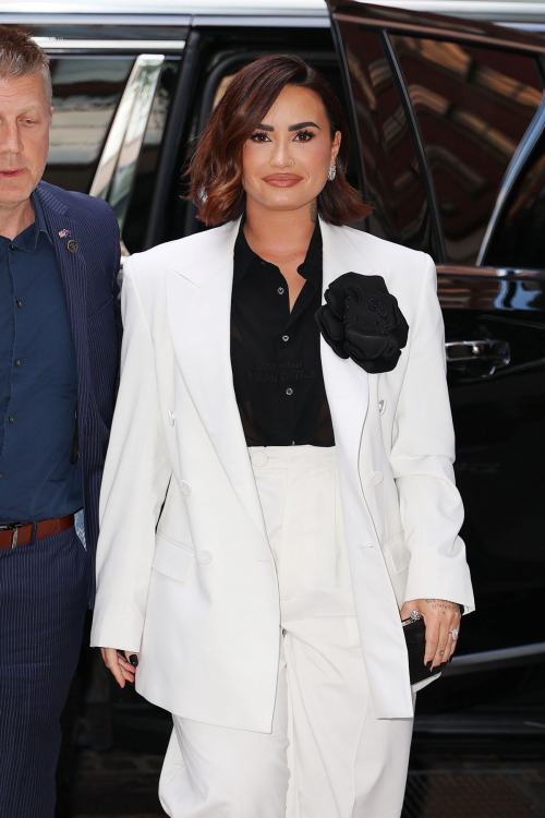 Demi Lovato Arrives at Vogue Dinner Party in New York 2