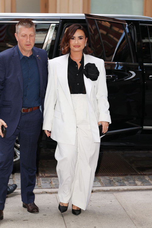 Demi Lovato Arrives at Vogue Dinner Party in New York 4