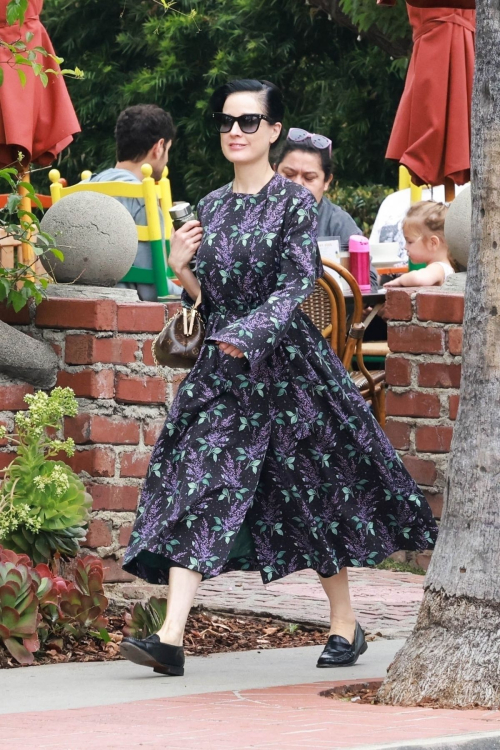 Dita Von Teese Out for Morning Pilates Class in Los Feliz 4