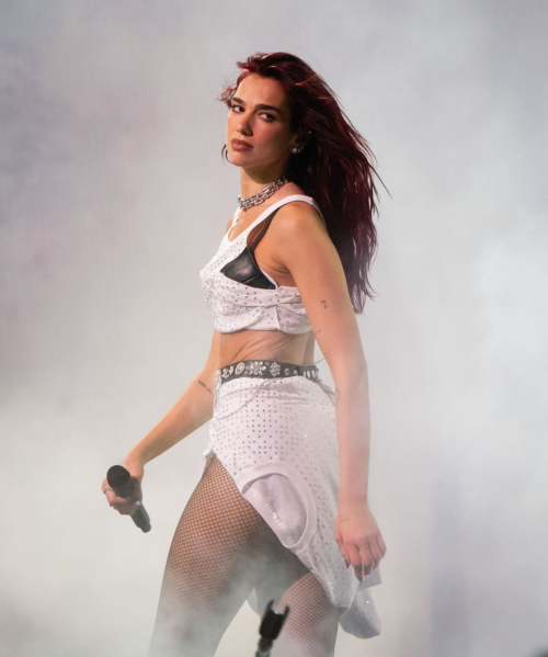 Dua Lipa Performs at Glastonbury Festival 4