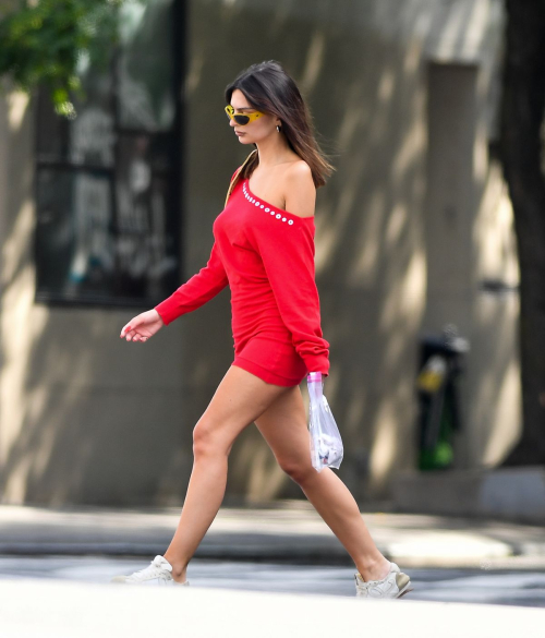 Emily Ratajkowski Out and About in New York 4