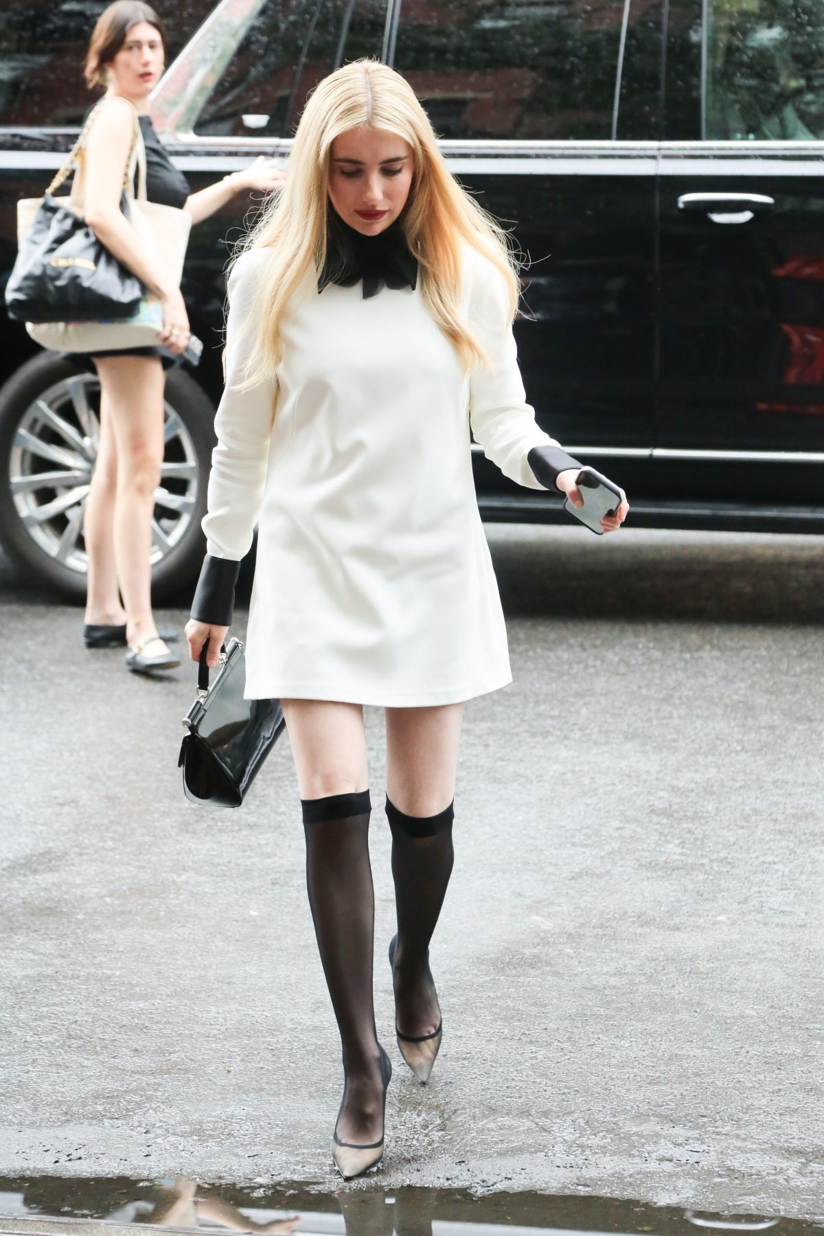 Emma Roberts Arrives at Her Hotel New York