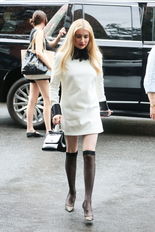 Emma Roberts Arrives at Her Hotel New York 4