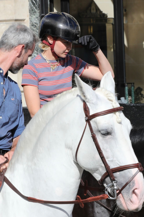 Gigi Hadid Riding on Horseback Through Paris 2