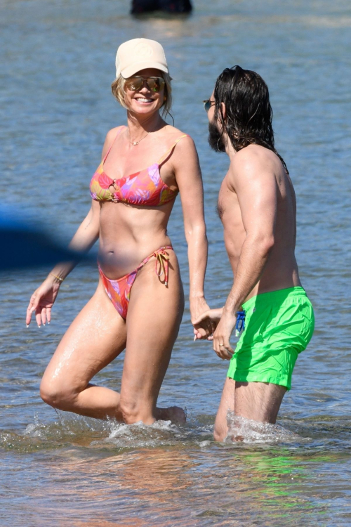 Heidi Klum Bikini Beach Sardinia 3