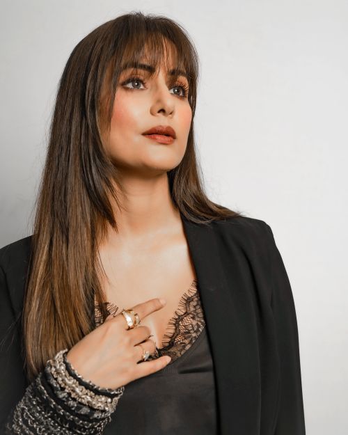 Hina Khan seen in Black Stylish Outfit During Photoshoot