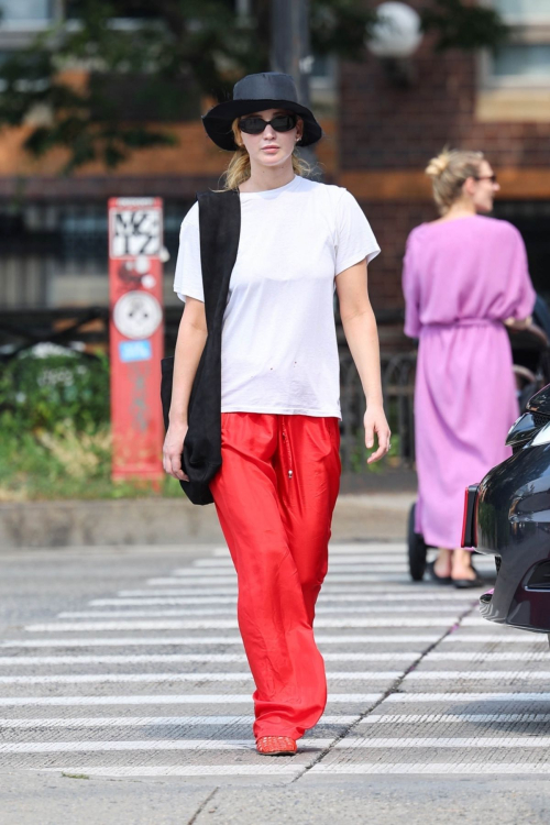 Jennifer Lawrence Out for a Summer Stroll in New York 2