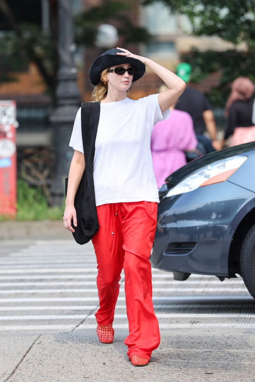 Jennifer Lawrence Out for a Summer Stroll in New York 4