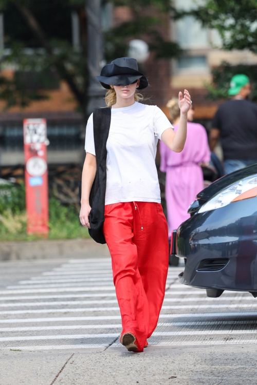 Jennifer Lawrence Out for a Summer Stroll in New York 5